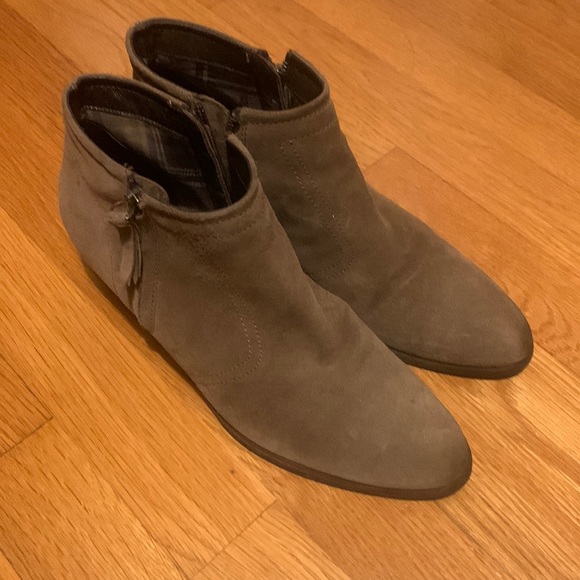 Aquatalia brown suede ankle boots booties